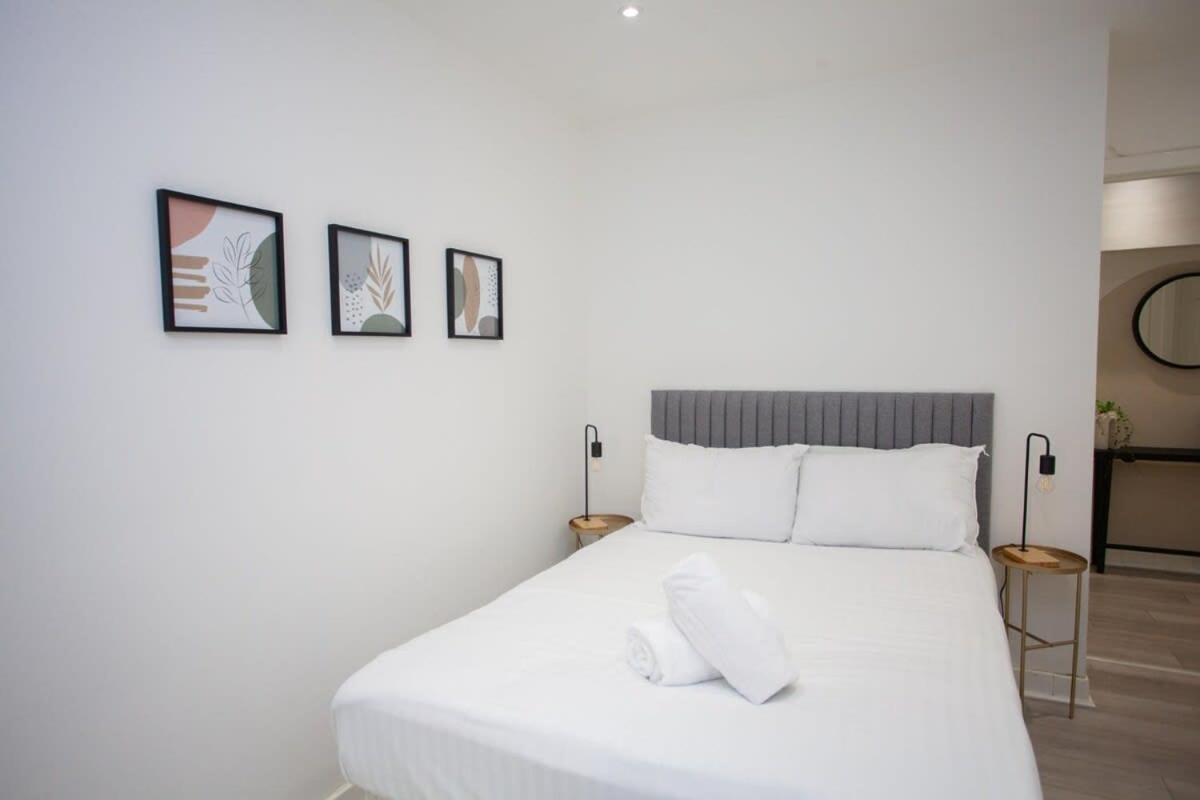 Apartment Bright Flat With Balcony And Free Parking Glasgow