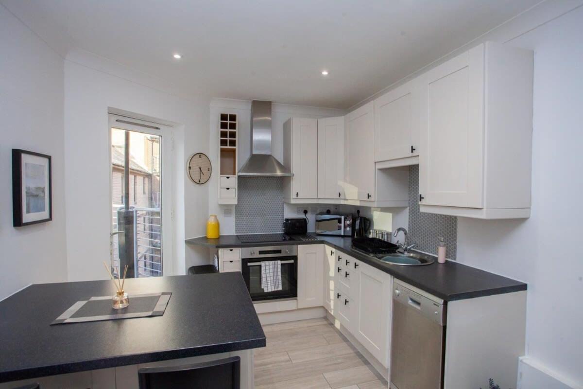 Bright Flat With Balcony And Free Parking * Glasgow