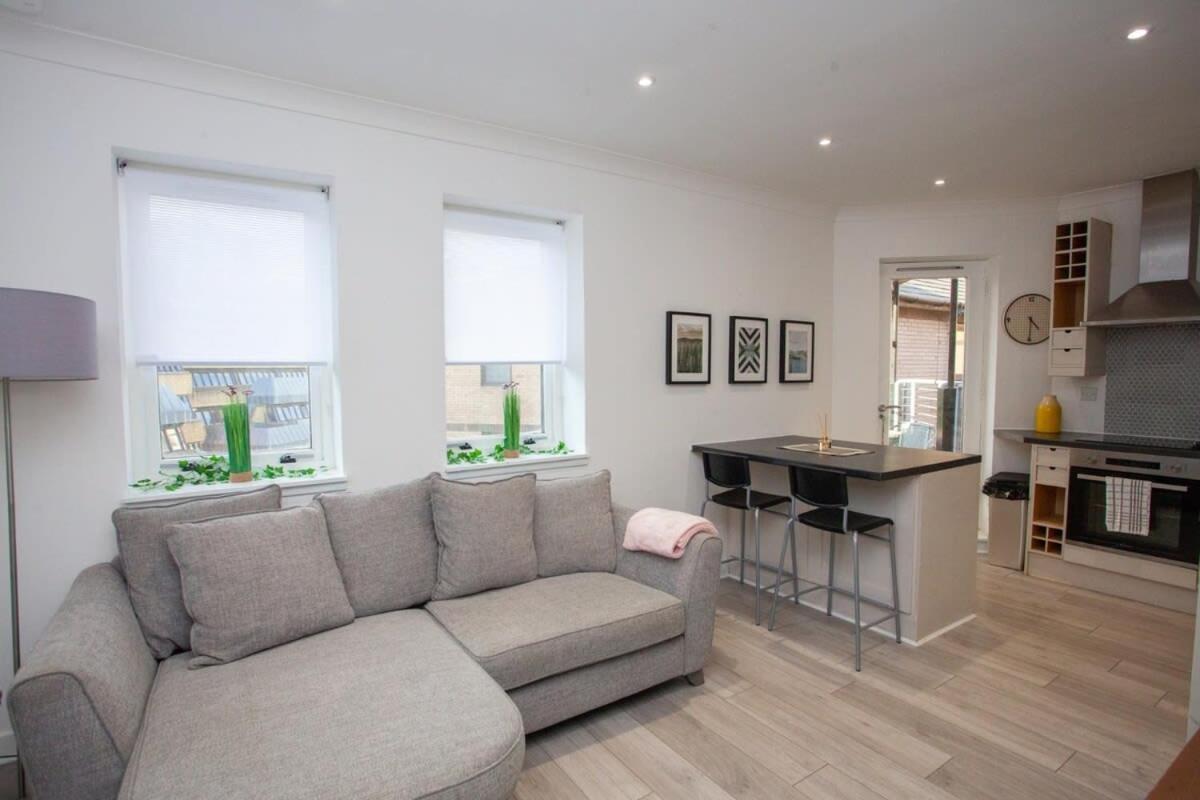 Bright Flat With Balcony And Free Parking Apartment *