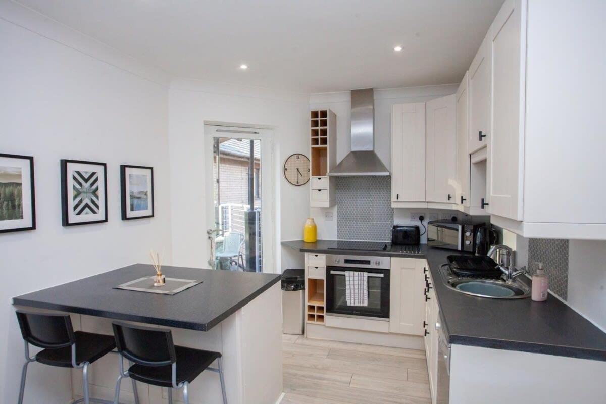 Bright Flat With Balcony And Free Parking * Glasgow