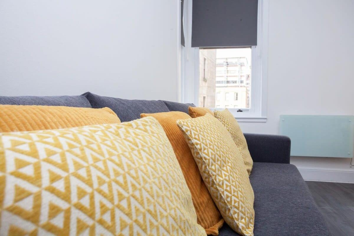 Newly Renovated Apartment *