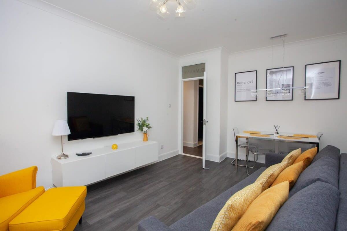 Newly Renovated Apartment *
