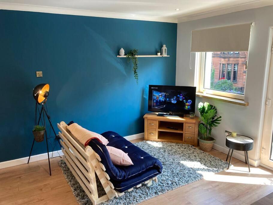 Rustic Floor West End Pad With Balcony, Parking Next To Byers Road, Aston Lane, Uni * Glasgow