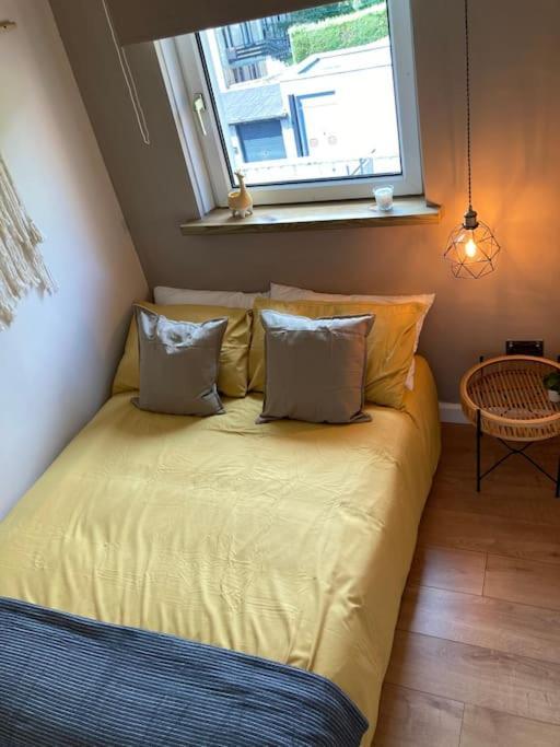 Apartment Rustic Floor West End Pad With Balcony, Parking Next To Byers Road, Aston Lane, Uni Glasgow