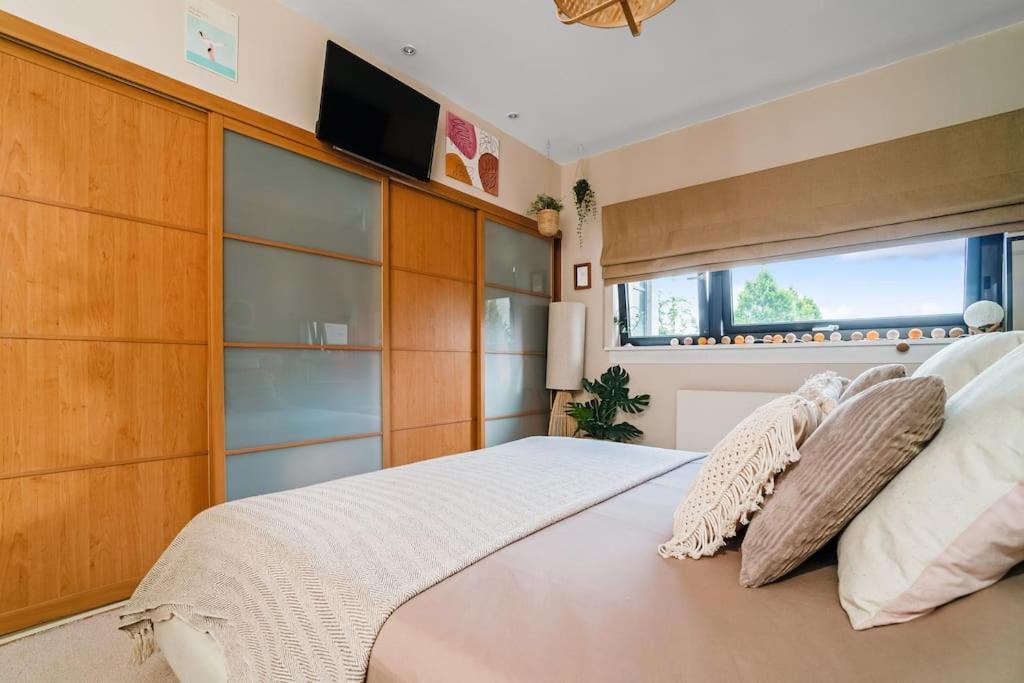 Apartment Luxury Huge Modern Open Plan 2bedroom Flat - Free Private Parking & Balcony Located At The Ovo Hydro And Sec Centre Glasgow