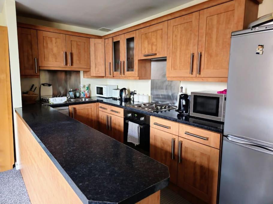 Apartment 2 Bedroom Modern Stylish In Centre