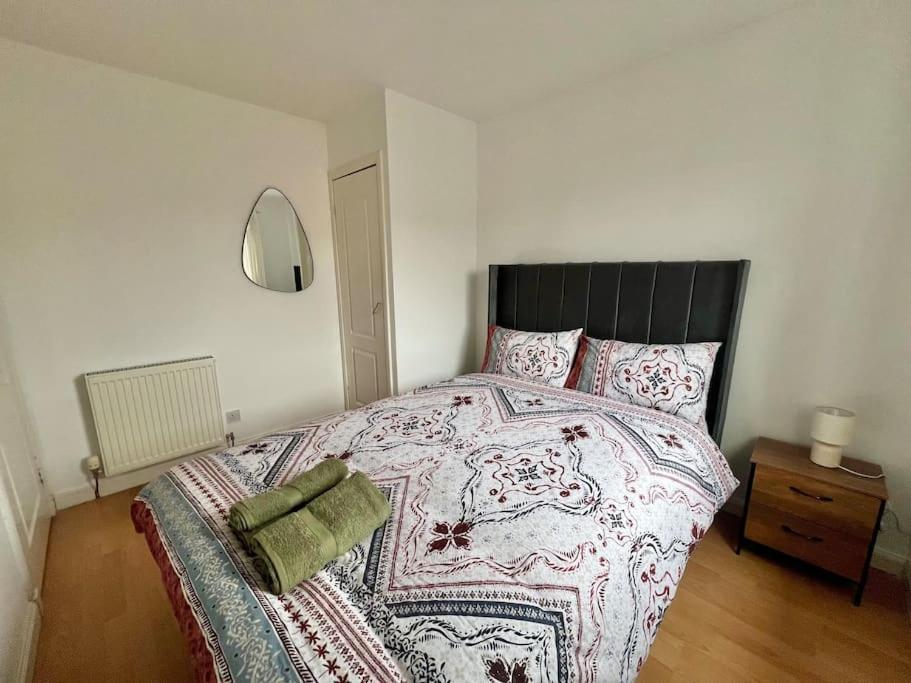 Ideal 3 Bed In With Free Parking *