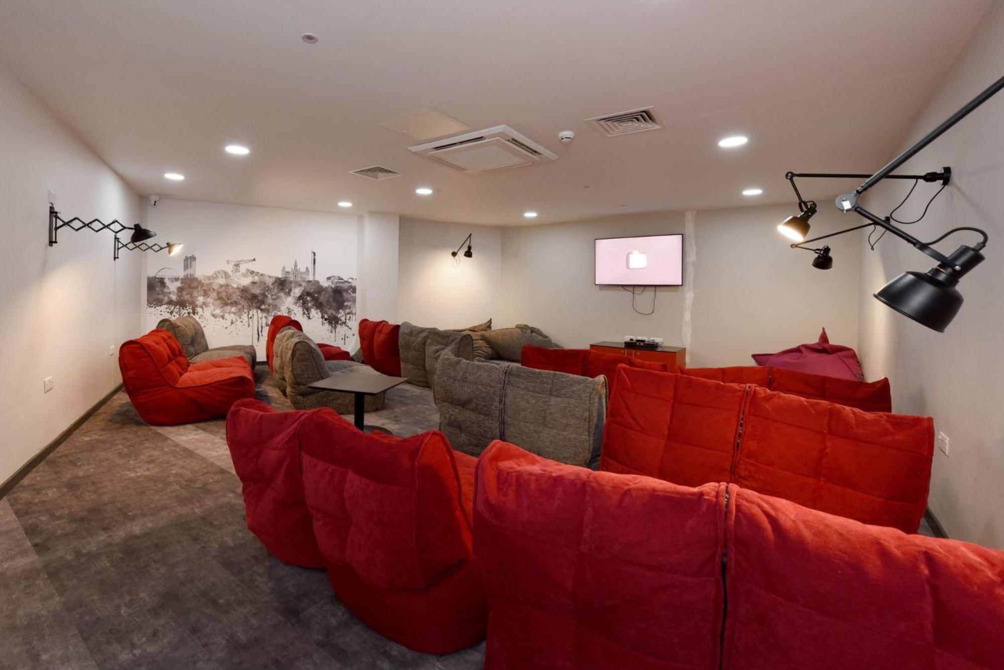 For Students Only Cosy Ensuite With Private Bathrooms At Dobbie's Point In Apartment