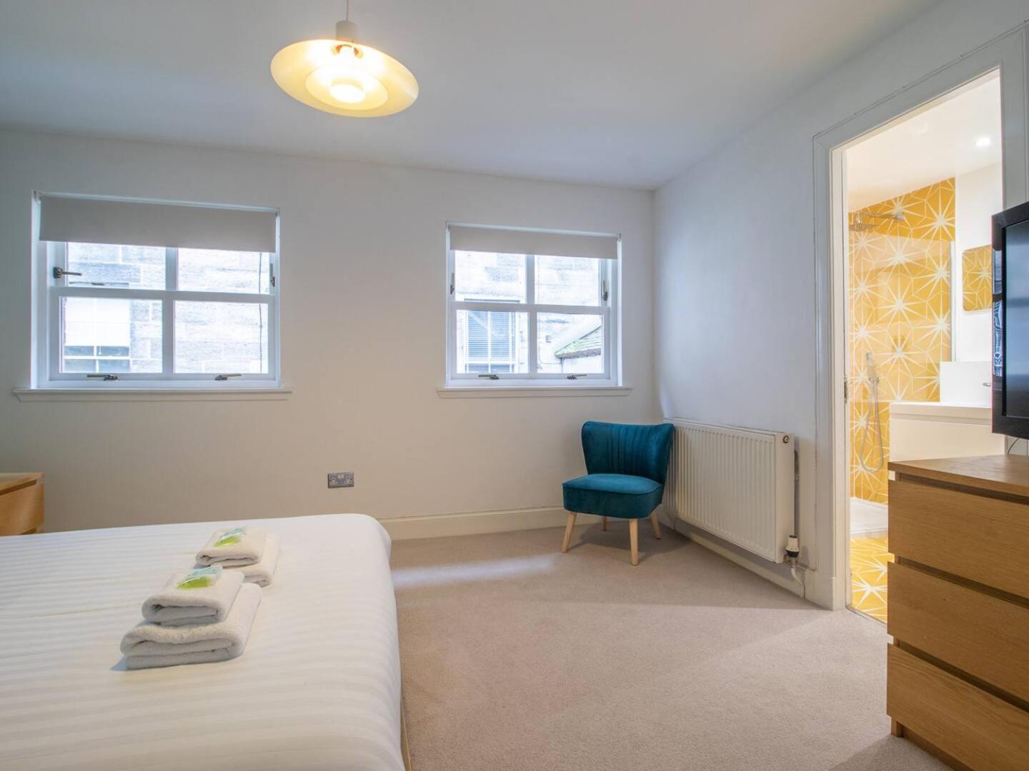 Pass The Keys Stylish West End Detached Mews Holiday home *