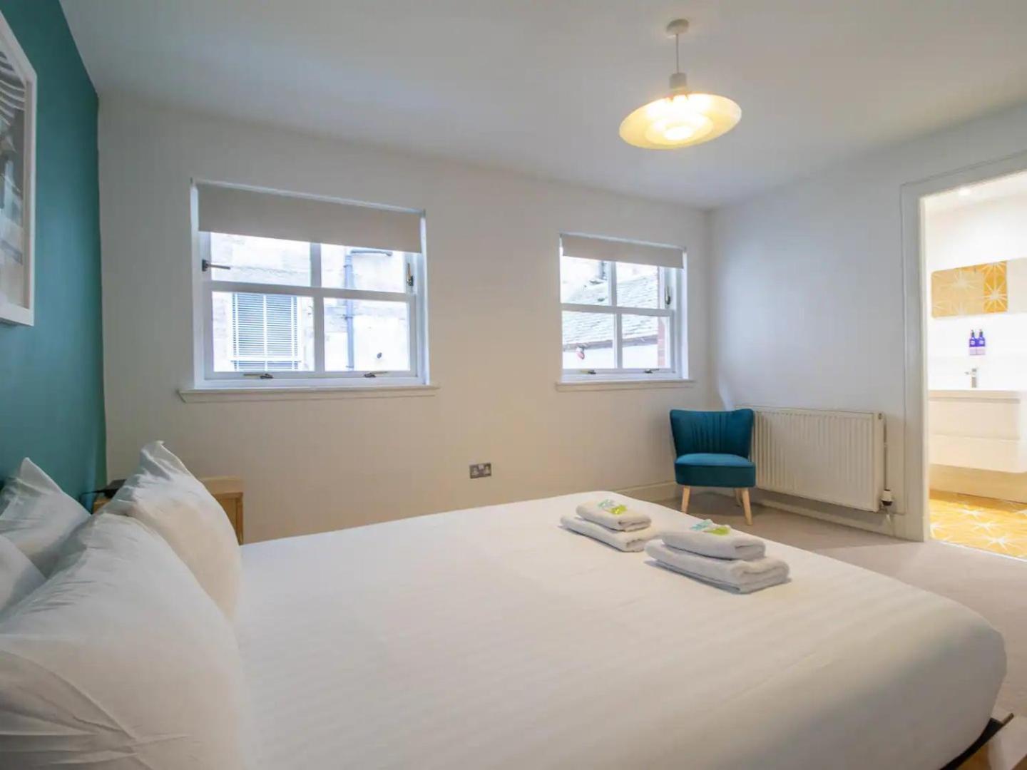 Holiday home Pass The Keys Stylish West End Detached Mews *