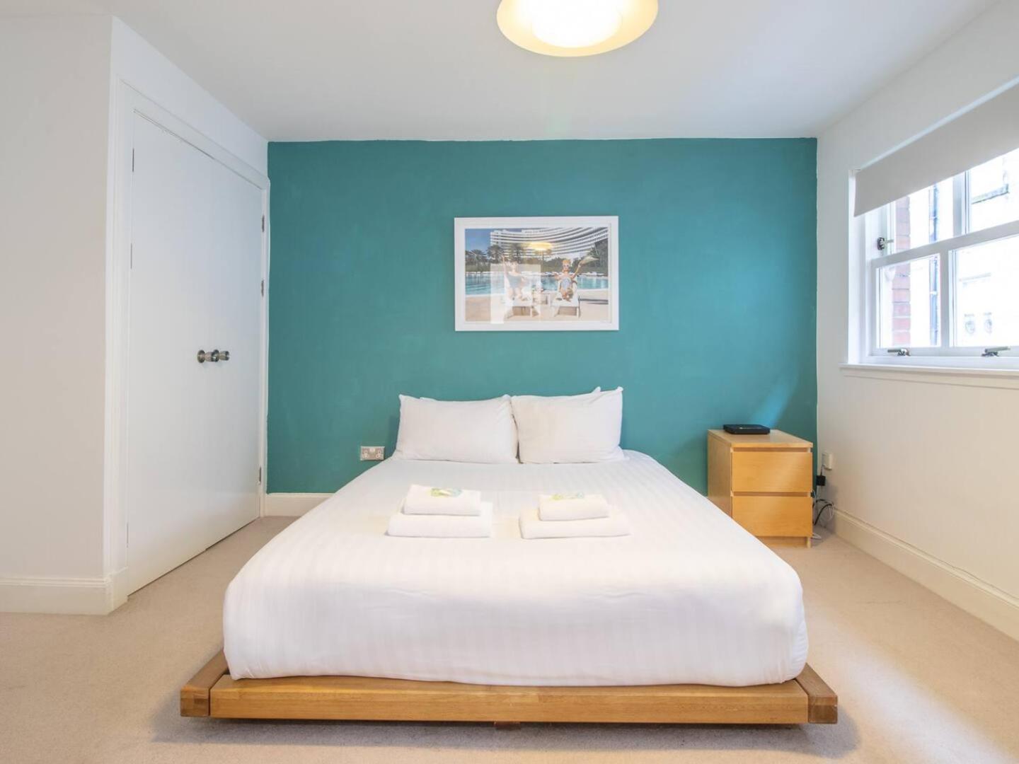 Pass The Keys Stylish West End Detached Mews Holiday home Glasgow