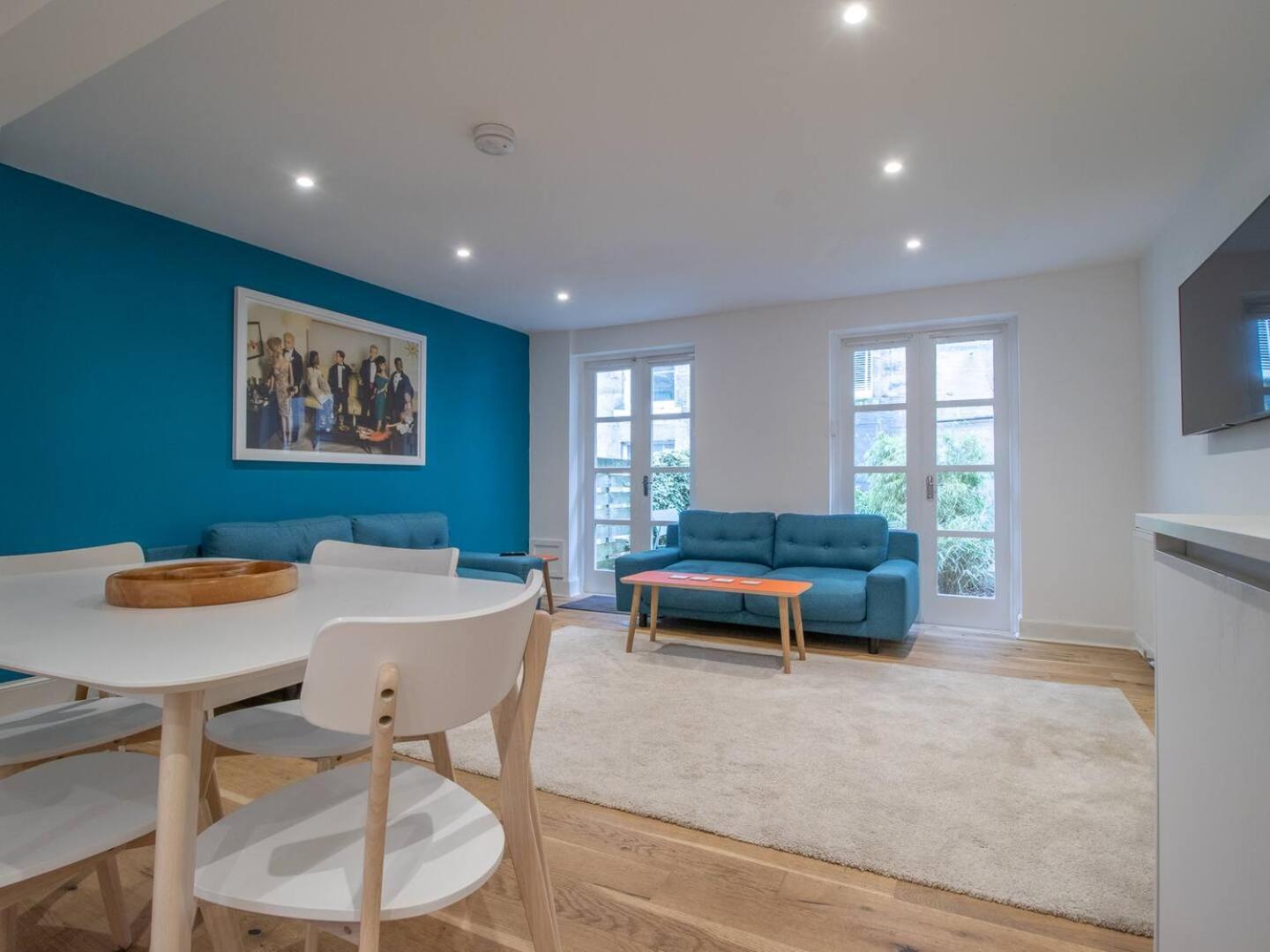 Holiday home Pass The Keys Stylish West End Detached Mews *