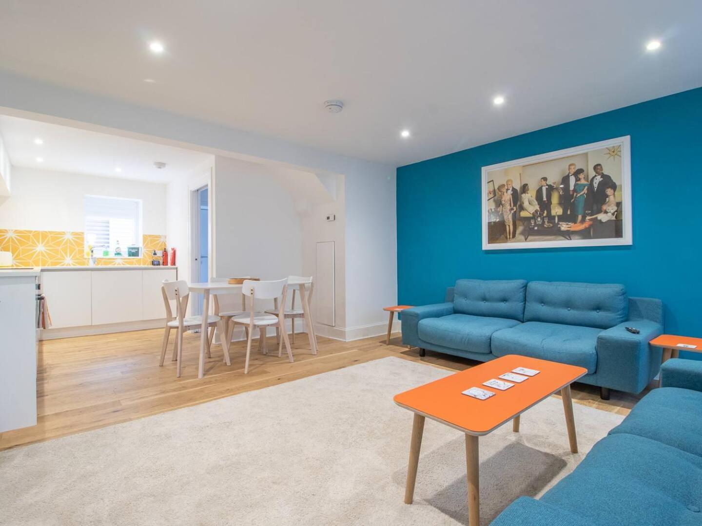 Holiday home Pass The Keys Stylish West End Detached Mews