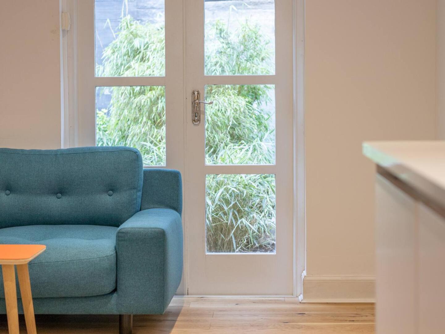 Pass The Keys Stylish West End Detached Mews *