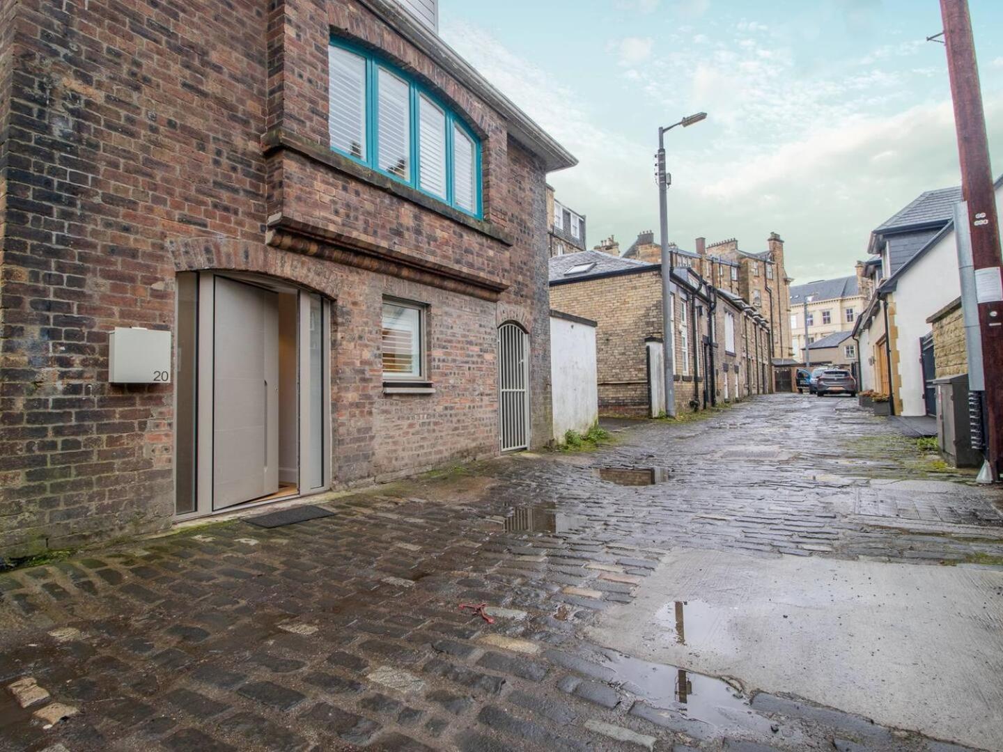 Holiday home Pass The Keys Stylish West End Detached Mews