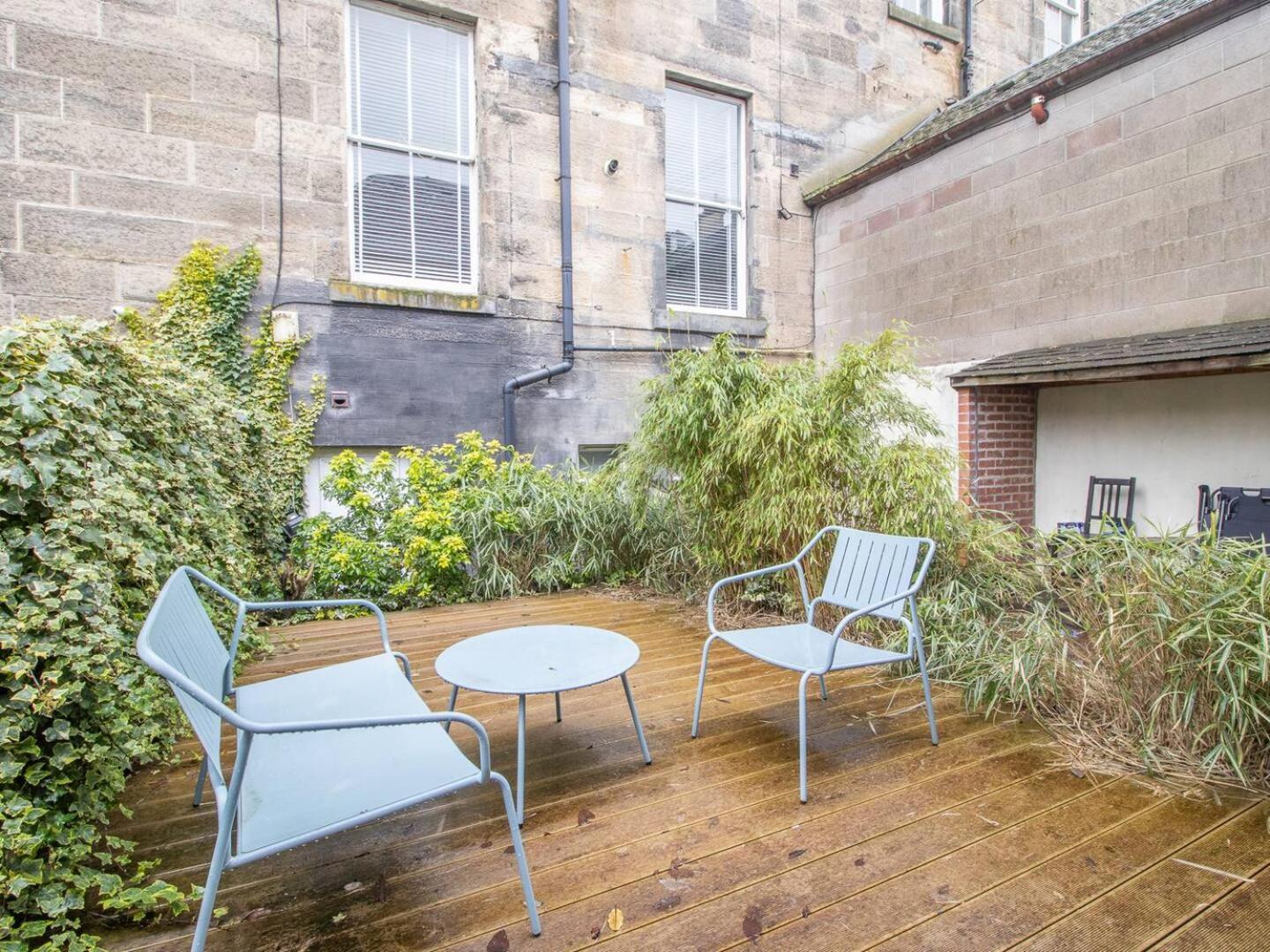 Pass The Keys Stylish West End Detached Mews