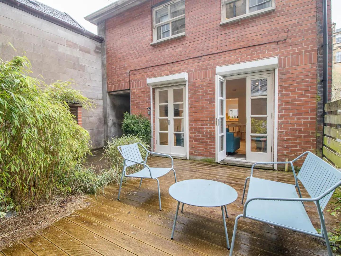 Pass The Keys Stylish West End Detached Mews Holiday home Glasgow