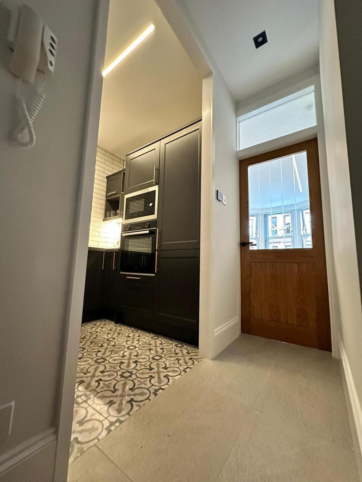 West End Tenement Apartment *