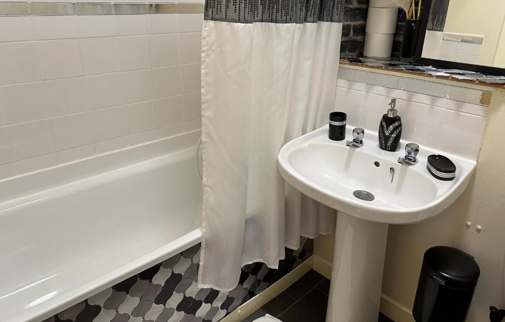 1 Bedroom In Centre