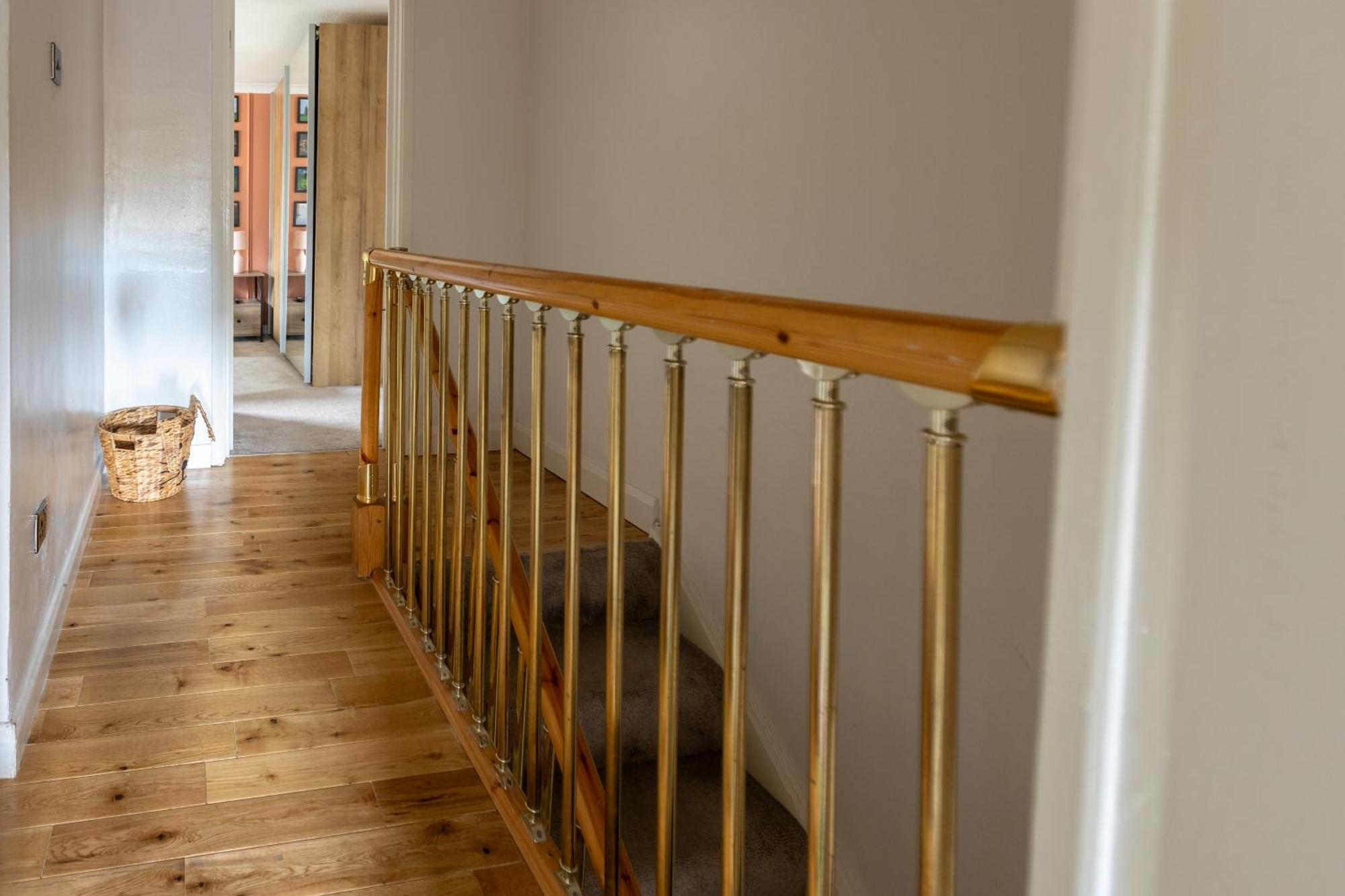 Ideal 3 Bed In With Free Parking Glasgow