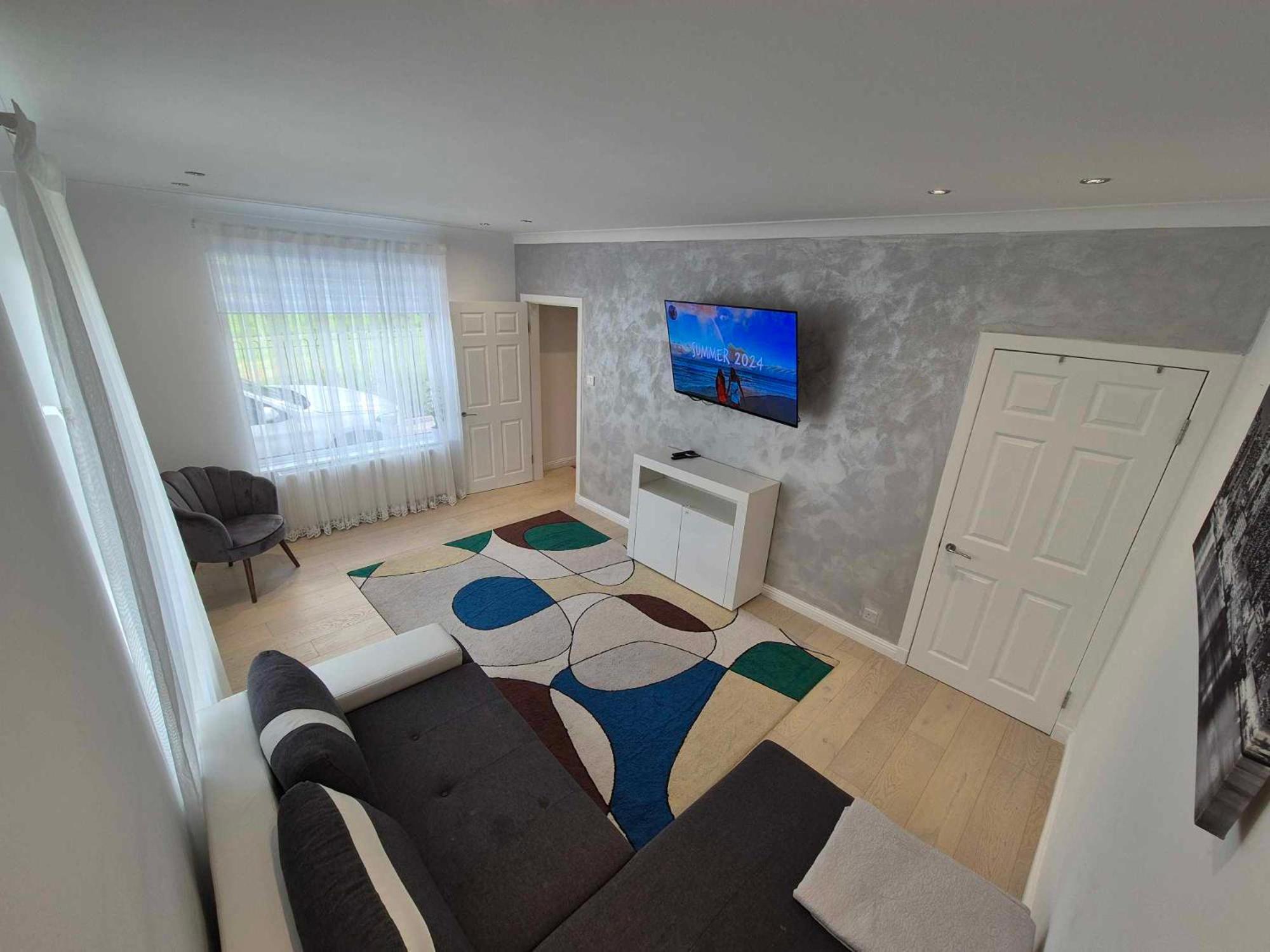 Lovely House With Private Parking! Glasgow! Holiday home