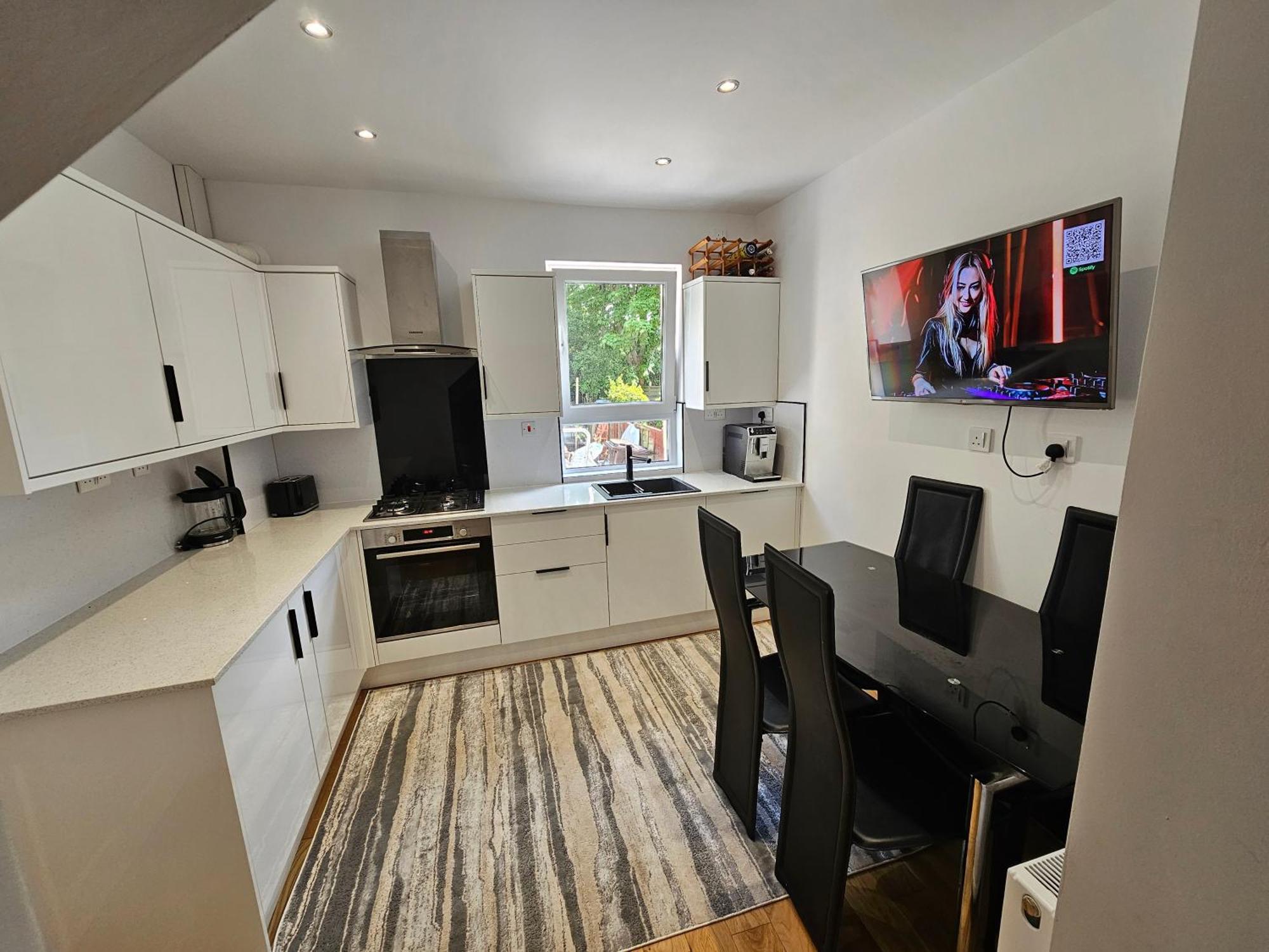 Holiday home Lovely House With Private Parking! Glasgow!