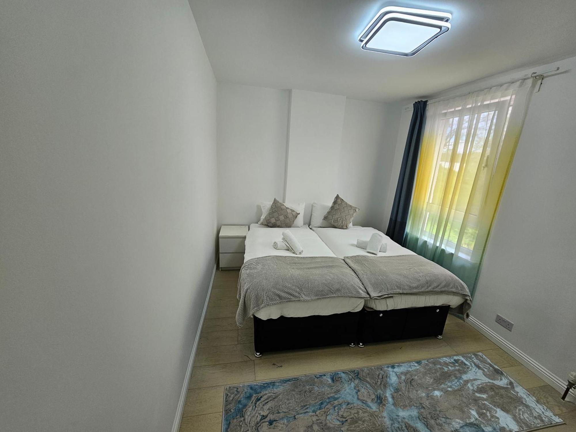 Holiday home Lovely House With Private Parking! Glasgow! *