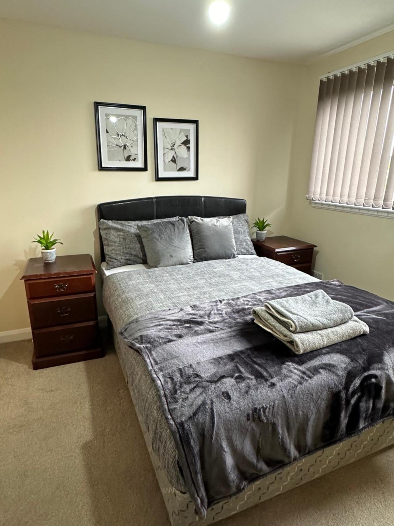 Down Town Pad*2bed&free Parking* Apartment Glasgow