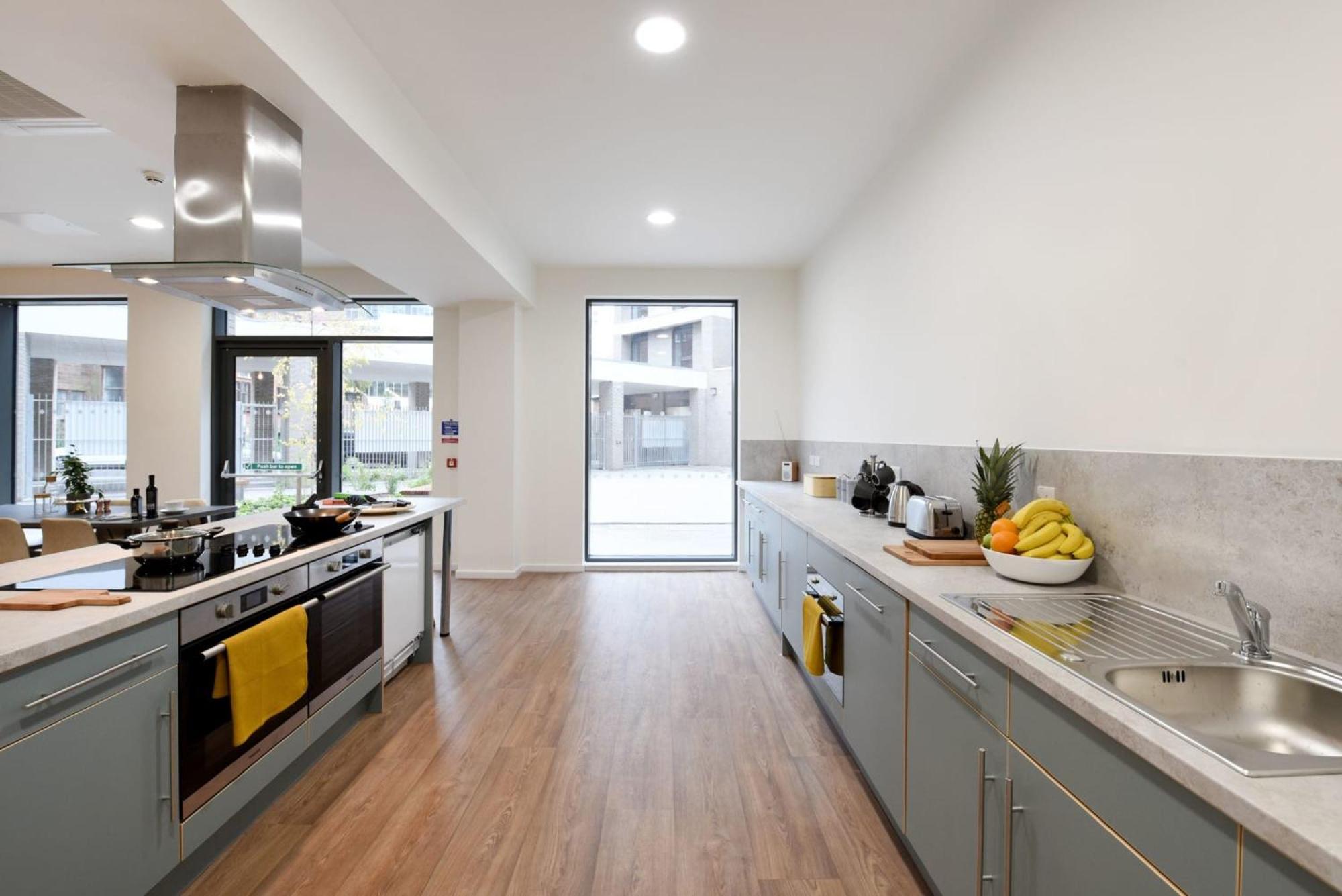 Modern And Bright Ensuite At St Mungo's In