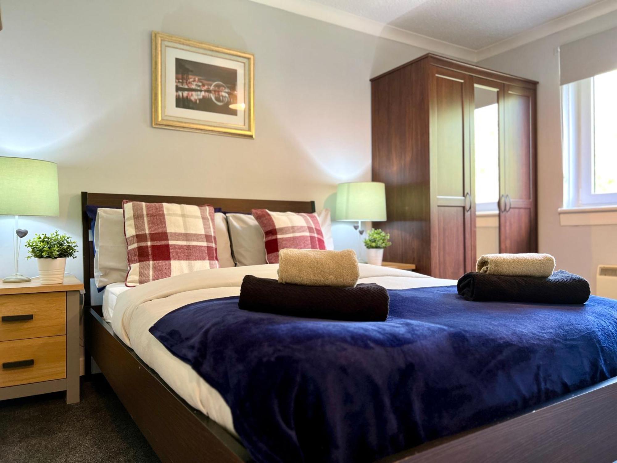 Spacious 2 Bed-flat In - Free Parking Apartment