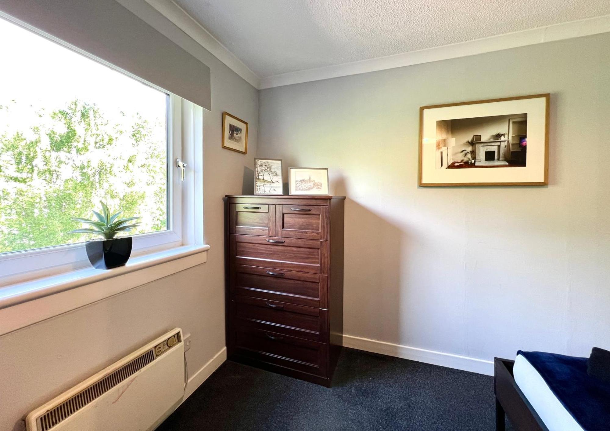Spacious 2 Bed-flat In - Free Parking *