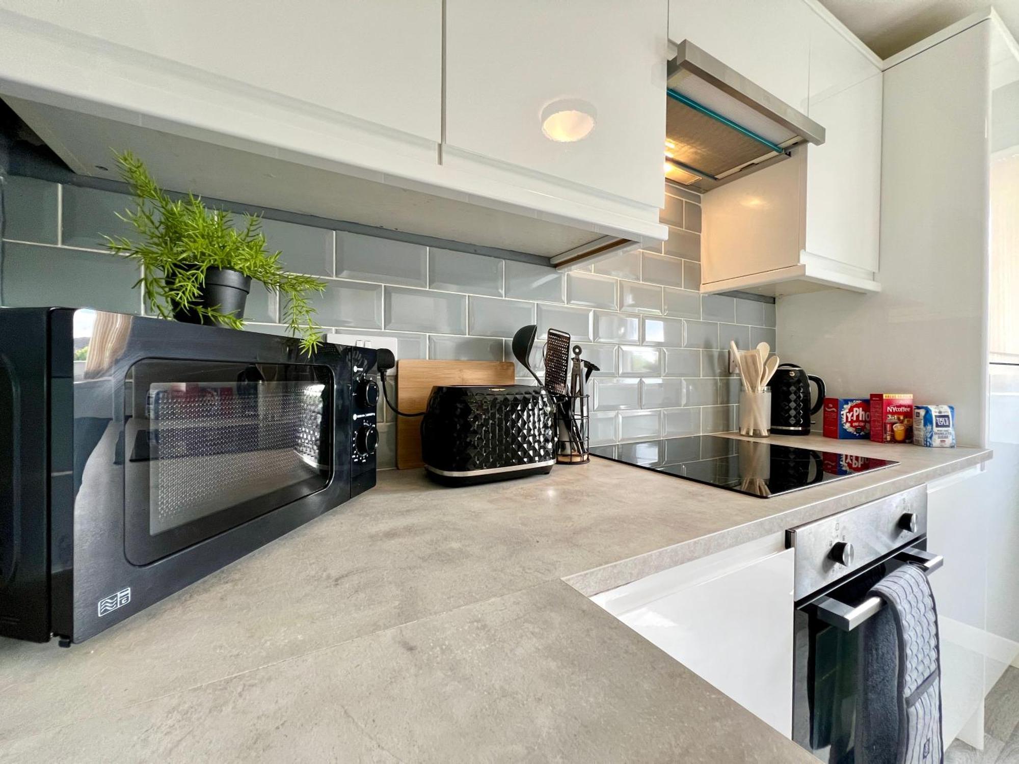 Spacious 2 Bed-flat In - Free Parking *
