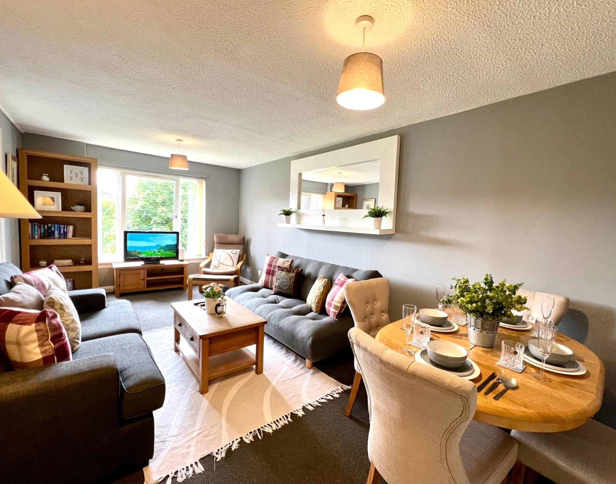 Apartment Spacious 2 Bed-flat In - Free Parking *