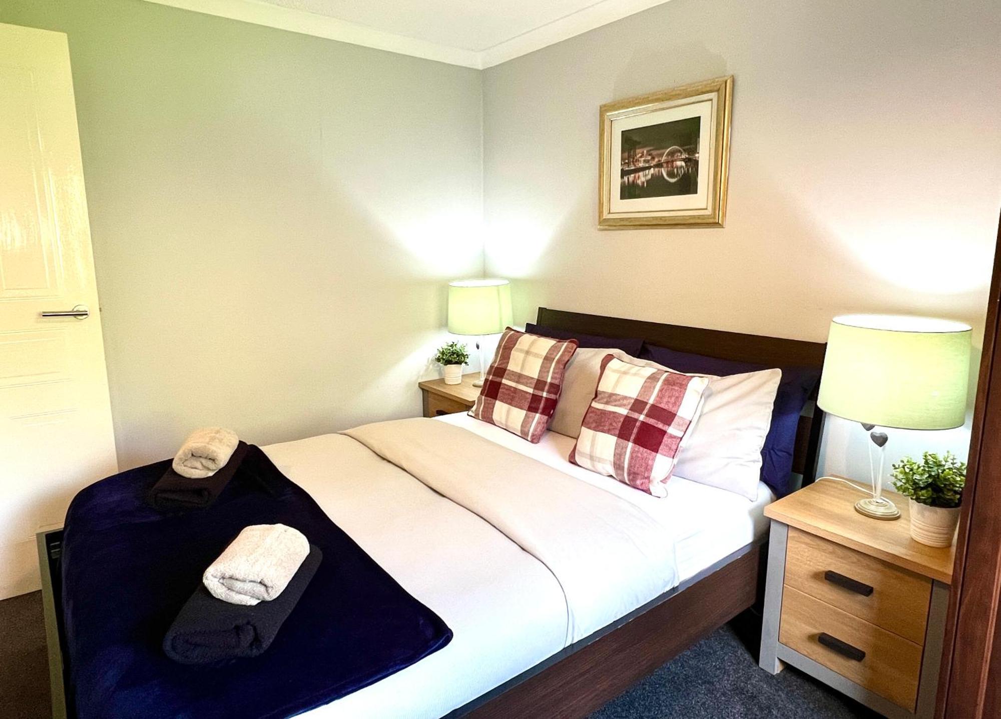 Spacious 2 Bed-flat In - Free Parking Apartment