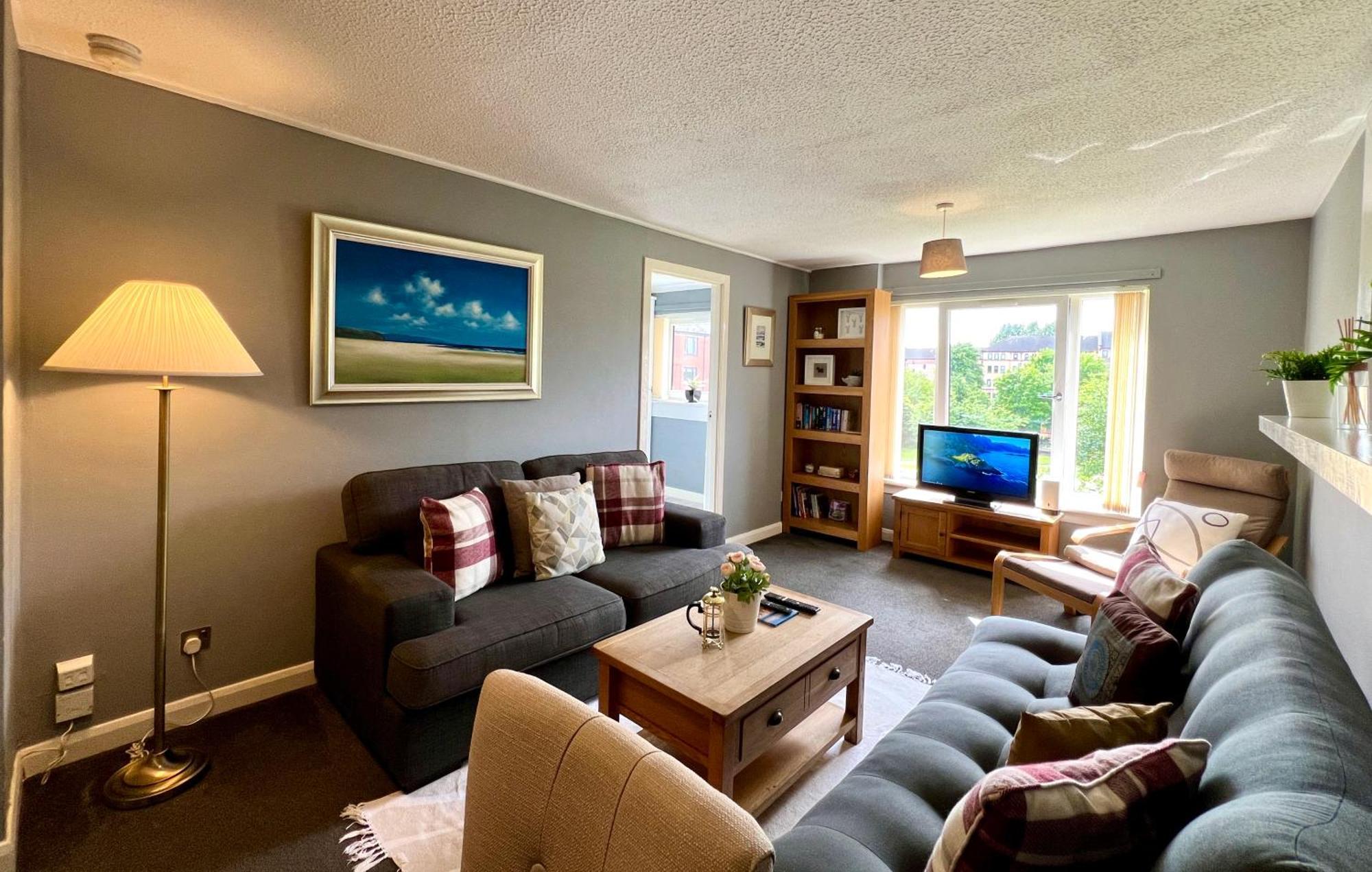 Spacious 2 Bed-flat In - Free Parking *