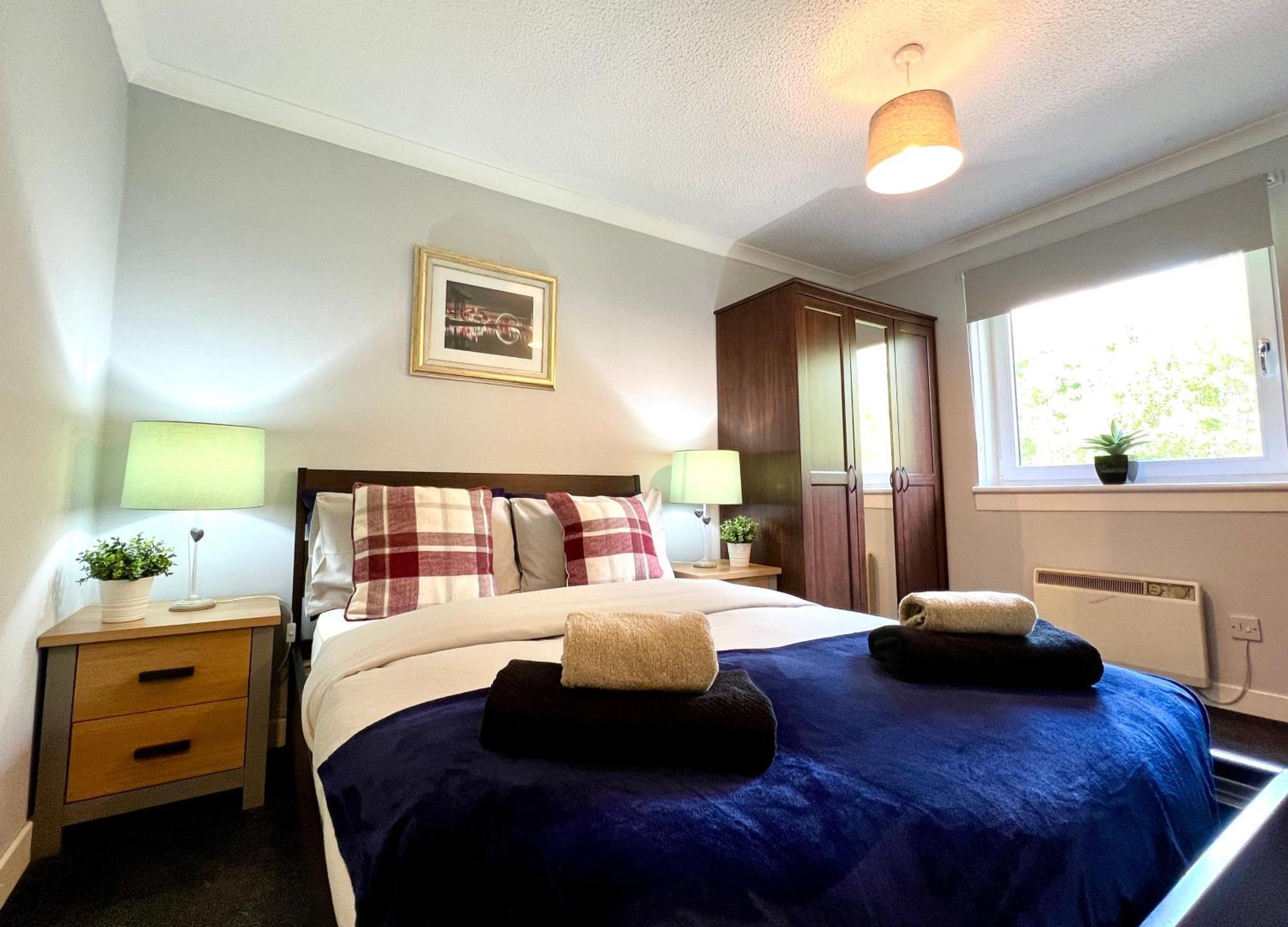 Spacious 2 Bed-flat In - Free Parking Glasgow
