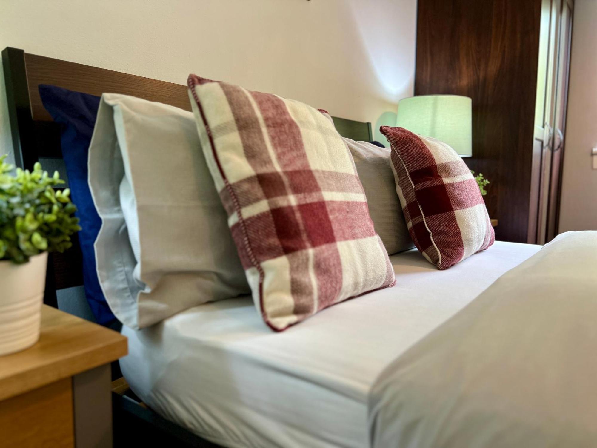Spacious 2 Bed-flat In - Free Parking Apartment Glasgow