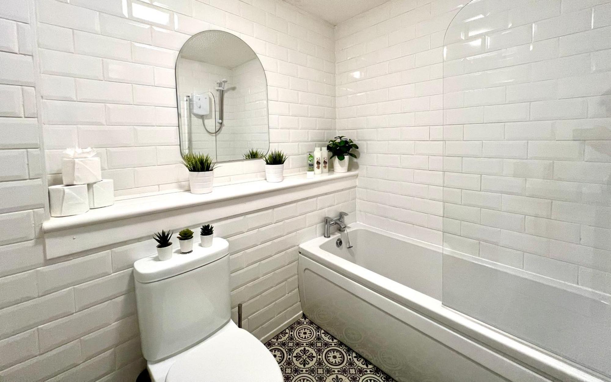 Spacious 2 Bed-flat In - Free Parking *