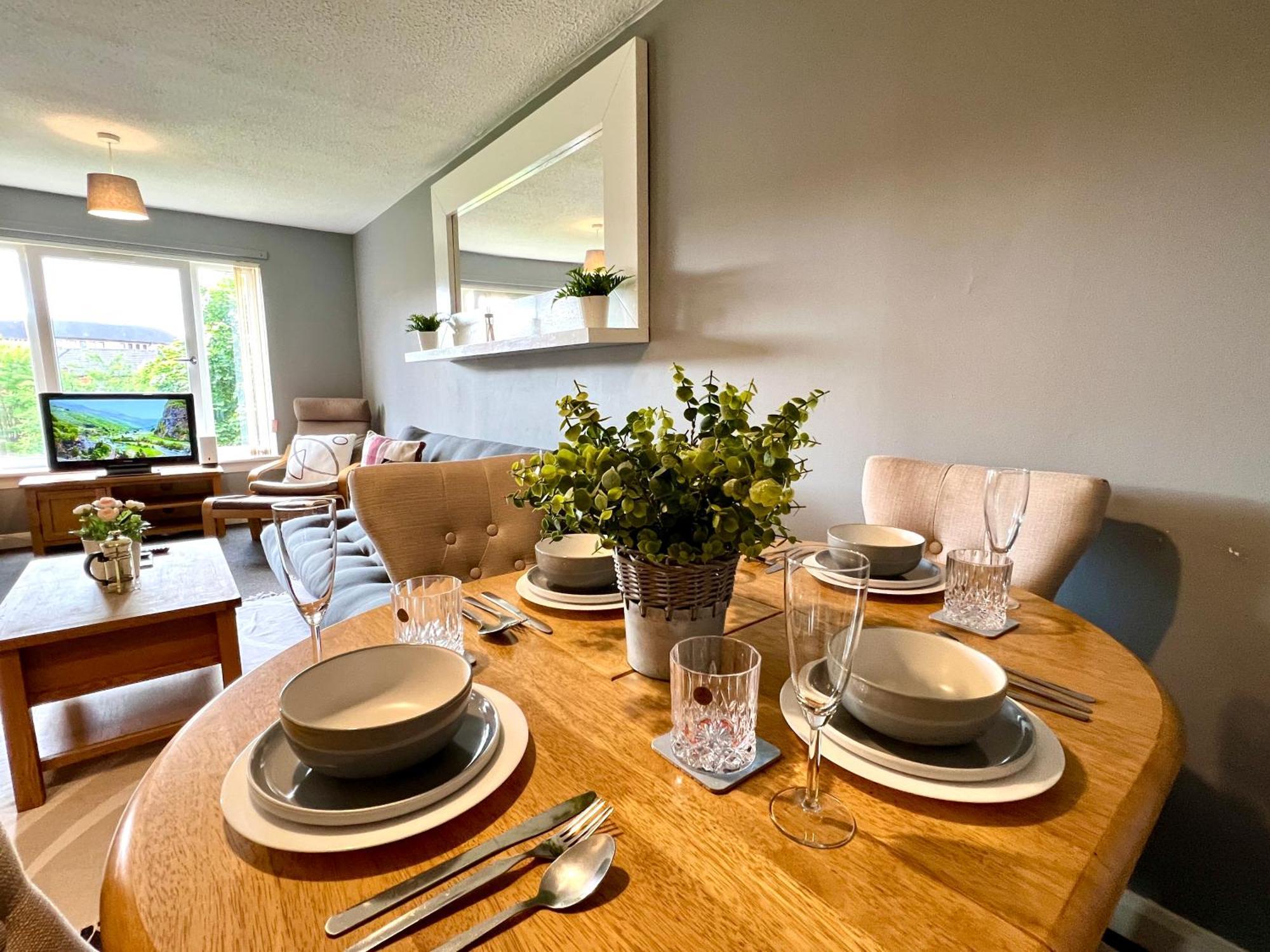 Spacious 2 Bed-flat In - Free Parking Apartment