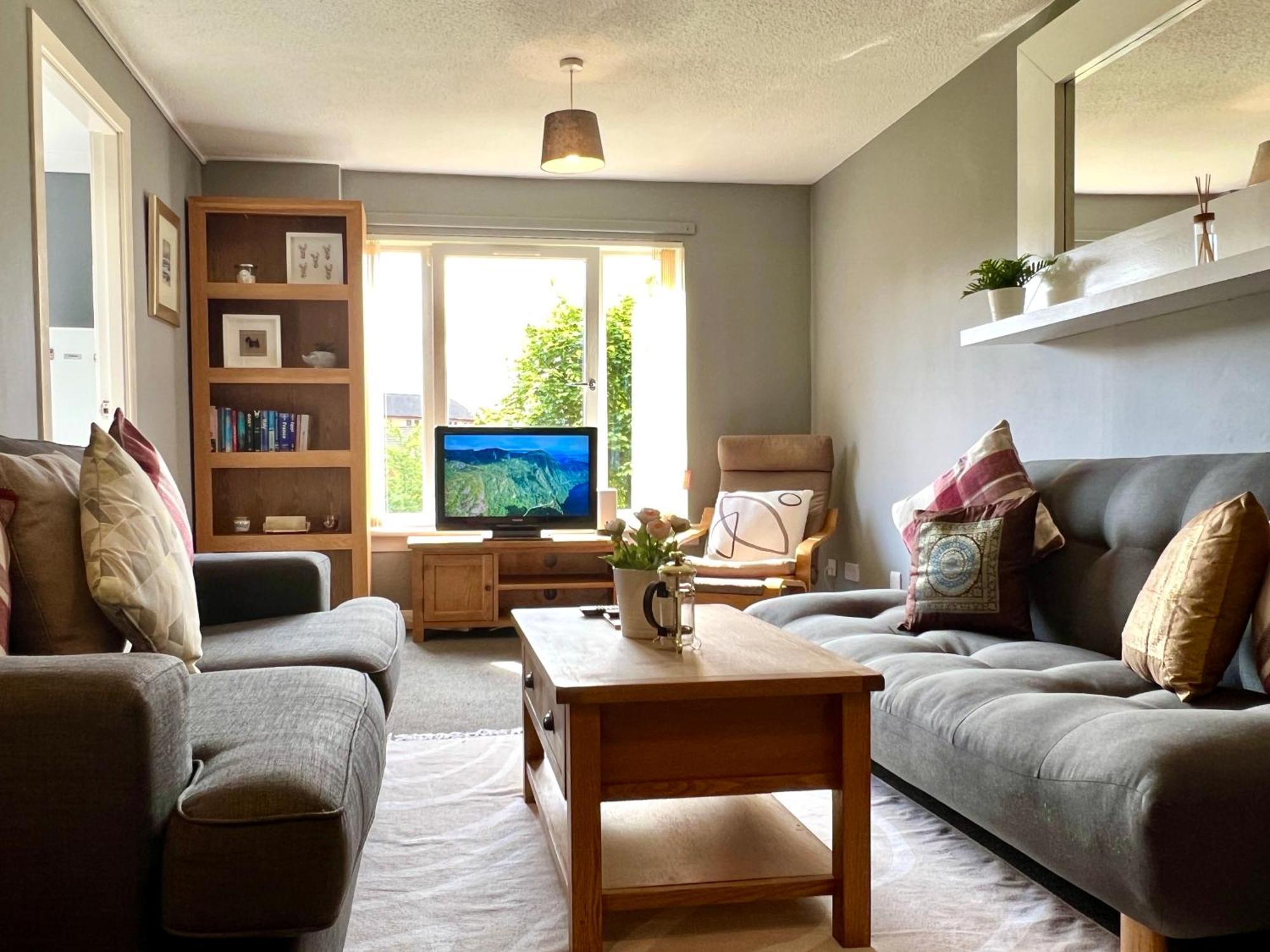 Spacious 2 Bed-flat In - Free Parking Apartment Glasgow