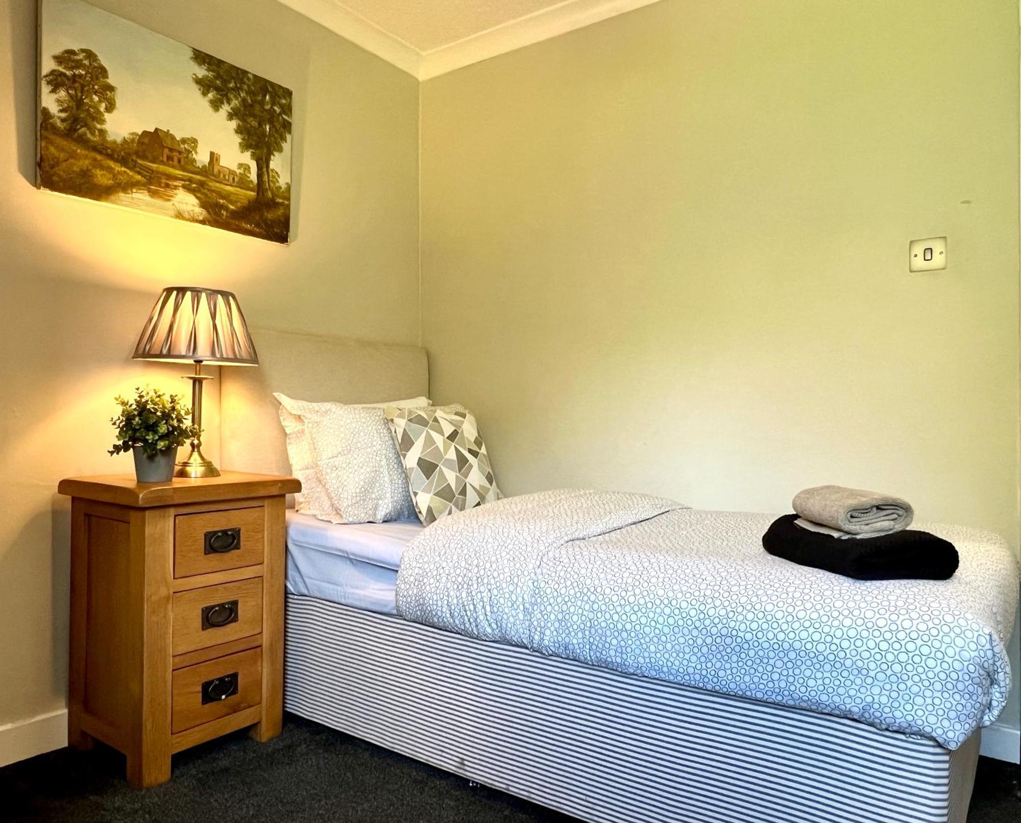 Apartment Spacious 2 Bed-flat In - Free Parking