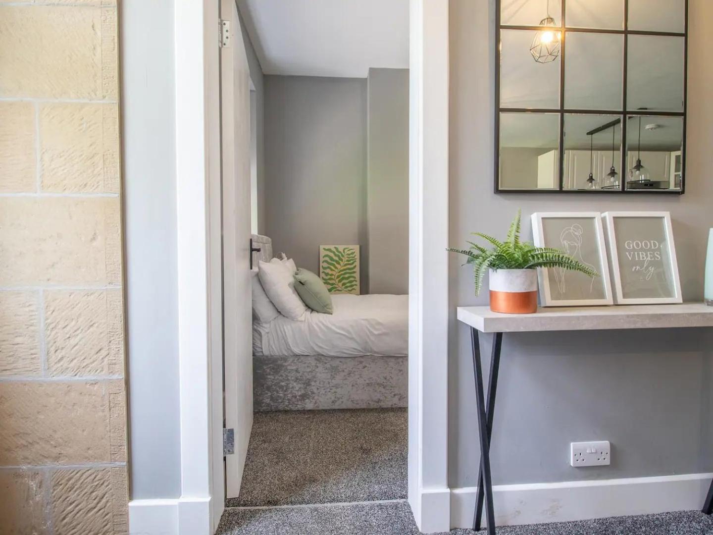 Pass The Keys Private Garden West End With Parking Apartment Glasgow