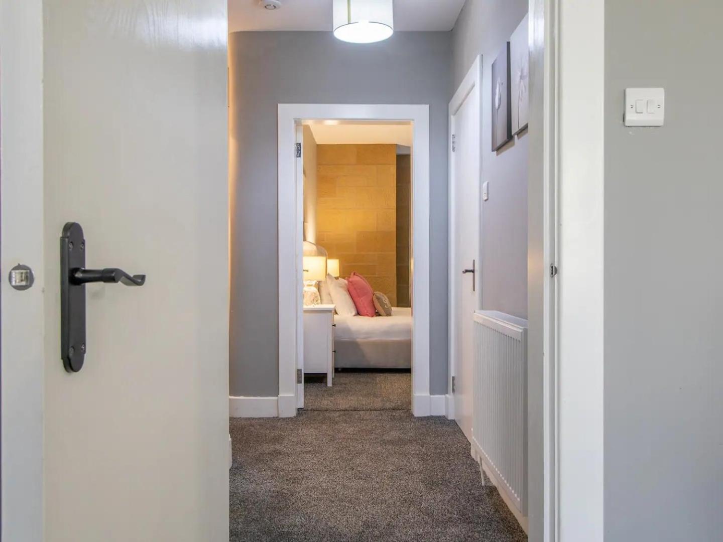 Pass The Keys Private Garden West End With Parking Apartment *