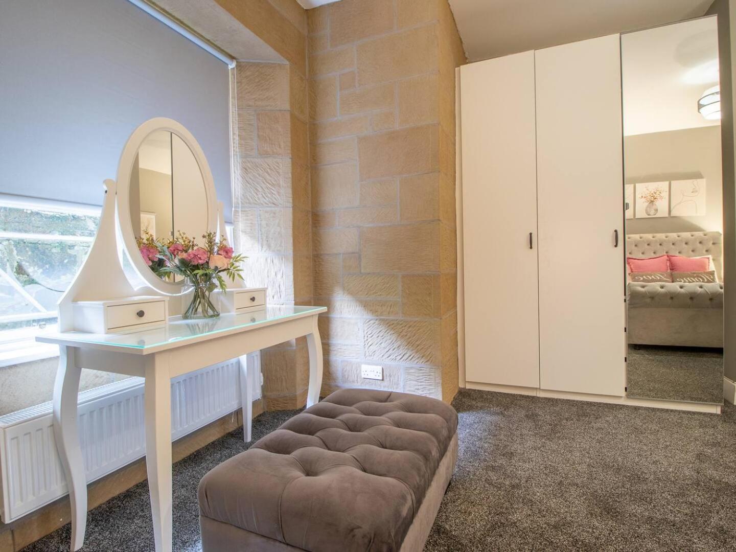 Pass The Keys Private Garden West End With Parking Apartment Glasgow