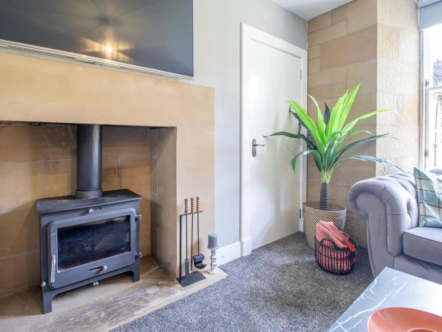 Pass The Keys Private Garden West End With Parking Apartment