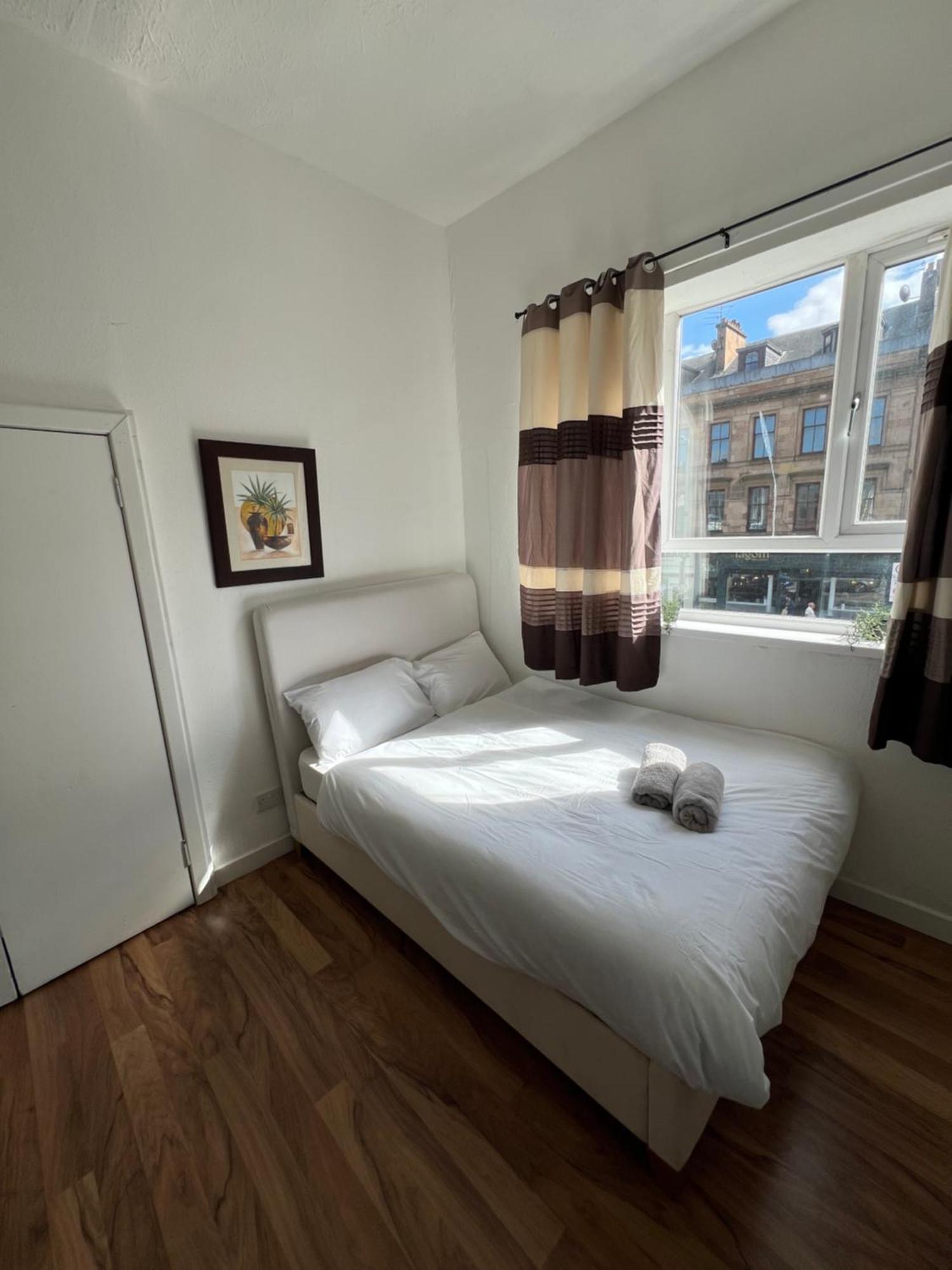 Great Western Road Studio With En Apartment *
