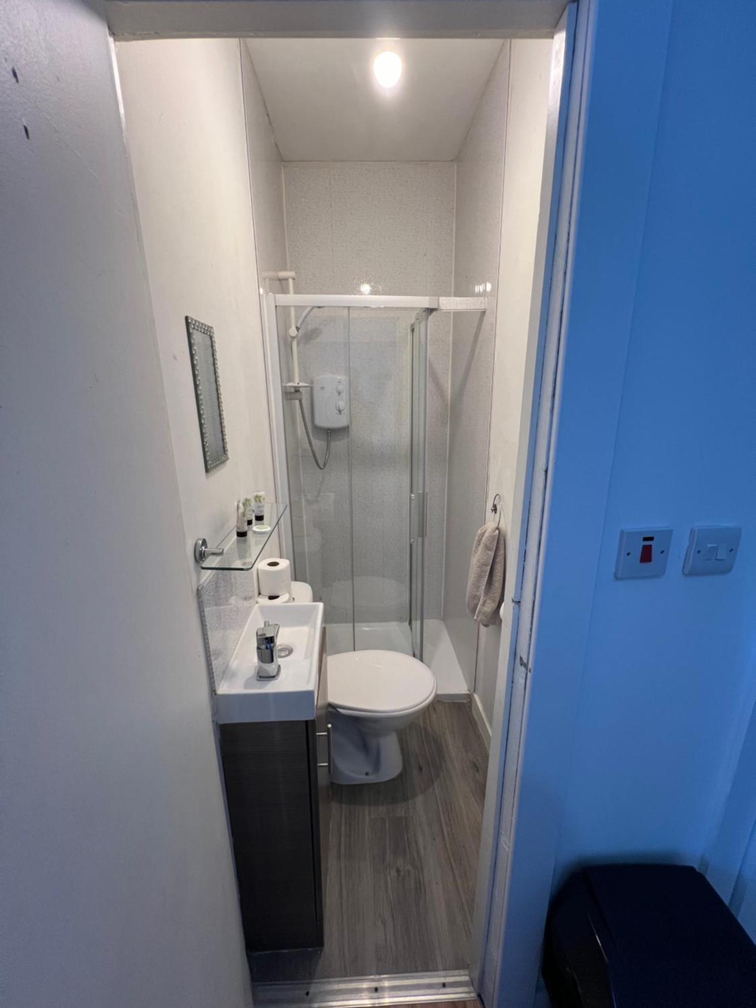 Great Western Road Studio With En Apartment