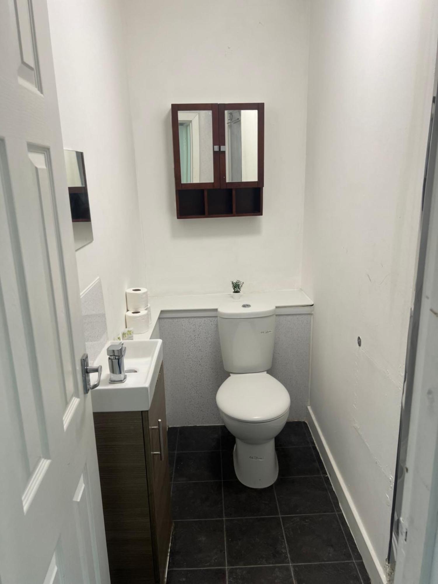 Great Western Road Studio With En Apartment *