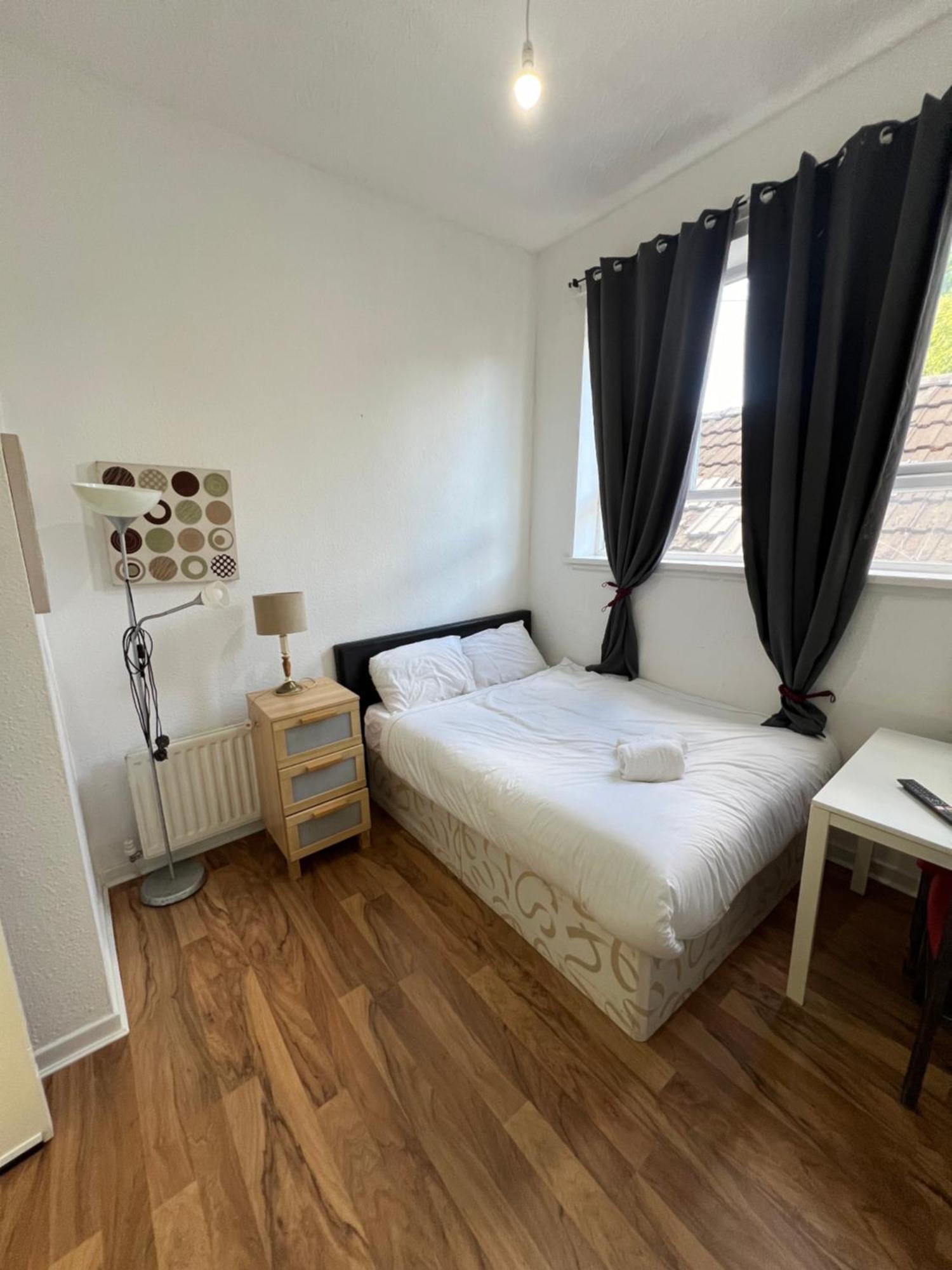 Great Western Road Studio With En Apartment