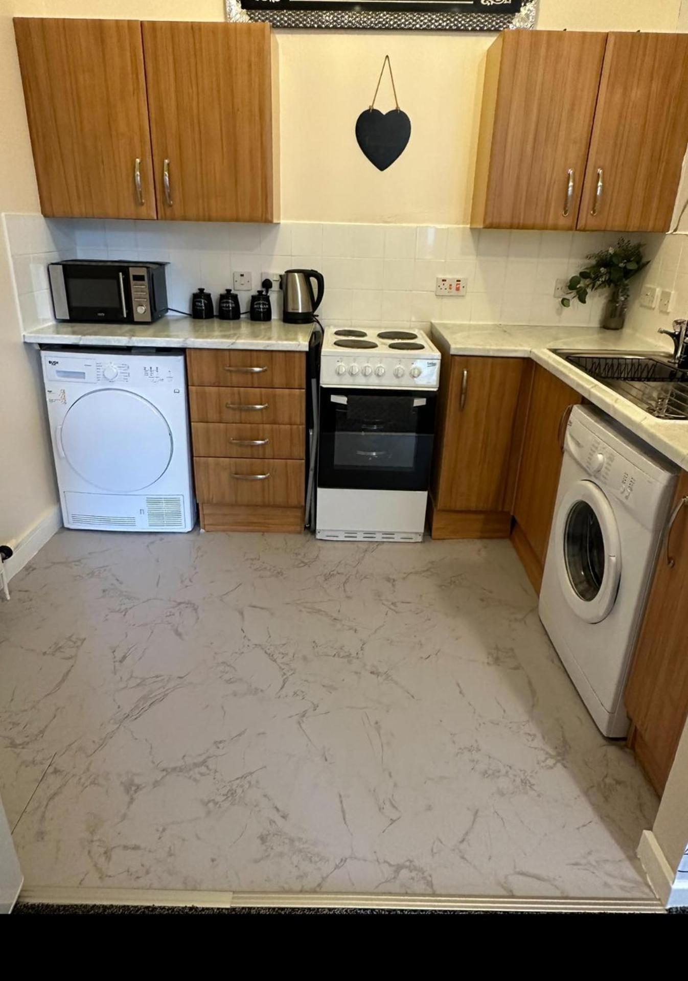 1 Bedroom In Centre Apartment *